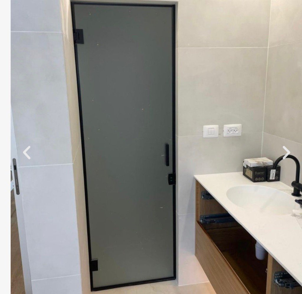 דלת זכוכית — גלריה